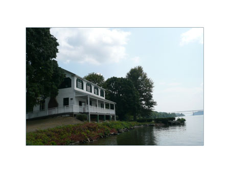 Navy Crewhouse Building at Quiet Cove Riverfront Park - photo 1