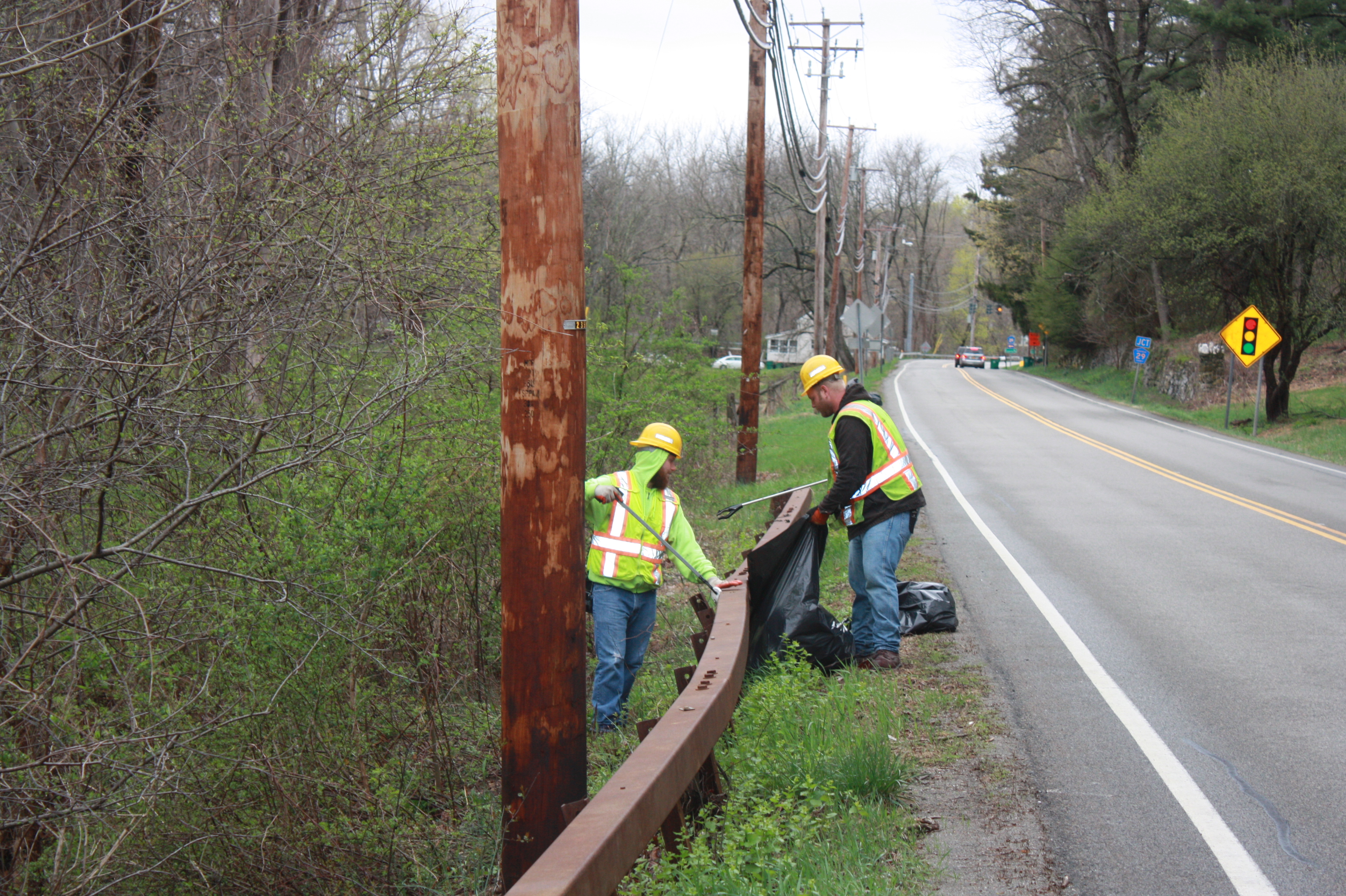 As part of this year’s Earth Day celebration, the Dutchess County Department of Public Works (DPW) Highway  Division will clean litter along some of the County’s most highly trafficked roadways starting on Thursday, April 19th, and continuing April 20th, 23rd and 24th.